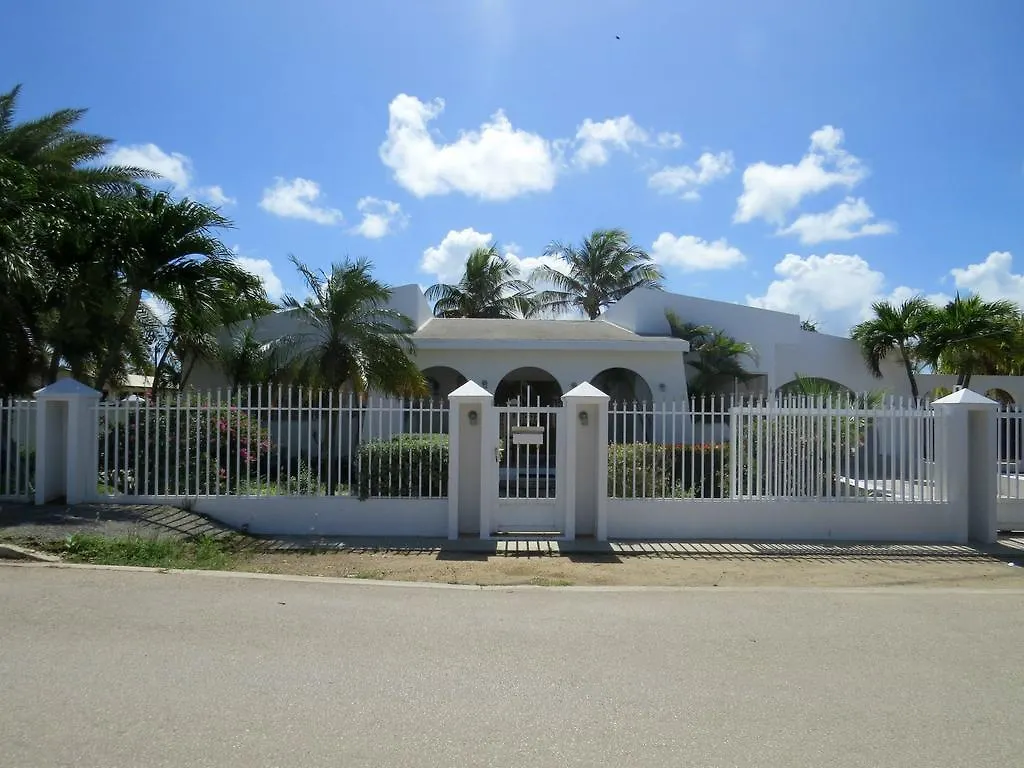 Tanki Leendert Palm Beach Vacation Villa  Tanki Leendert