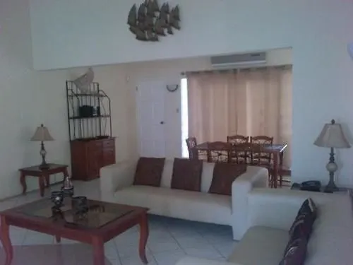 Tanki Leendert Palm Beach Vacation Villa ארובה