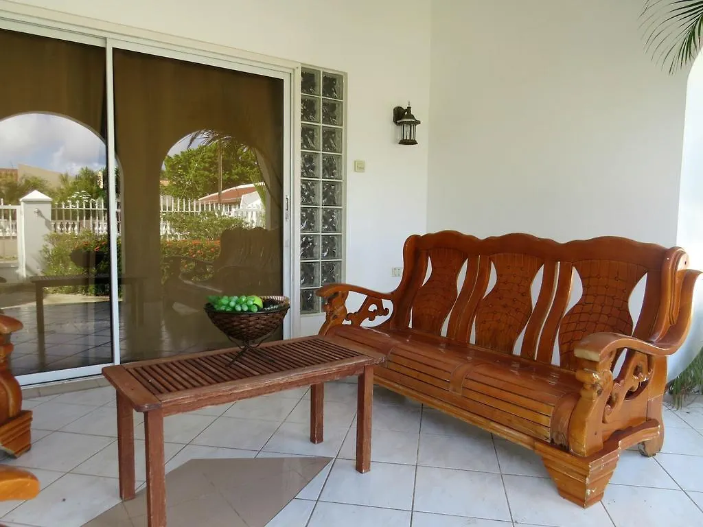 Palm Beach Vacation Villa Tanki Leendert
